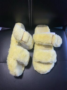 Plush Fuzzy Double Strap Slide Sandals in Pale Yellow Size 10